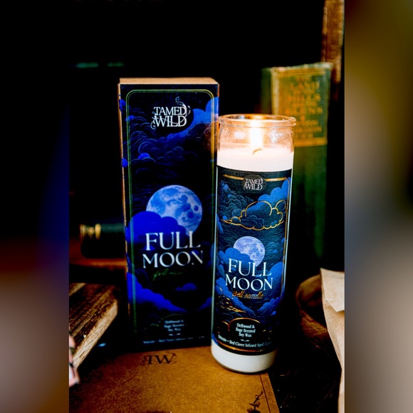 🌕NWT! Tamed Wild Spell Candles (Scented Soy Wax) (Full Moon)🌕 - Picture 1 of 5
